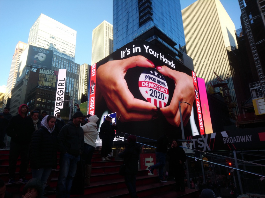 "CENTER MEDIA" на Times Square